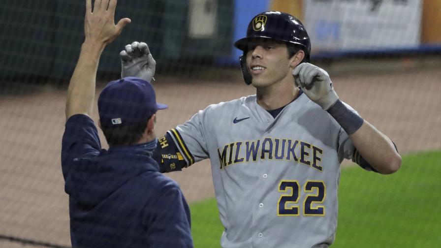 Yelich pega jonrón dentro del parque, Cerveceros ganan 8-3