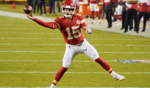 Chiefs inician defensa de su título con triunfo ante Texans