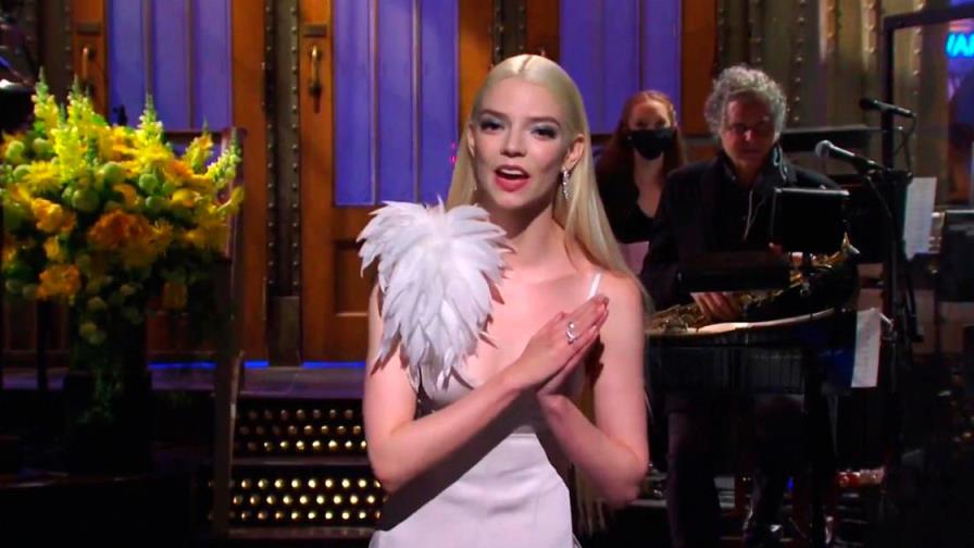 Anya Taylor-Joy se estrena como conductora de Saturday Night Live y es criticada por su acento 