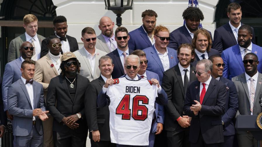 Biden le da la bienvenida a los Buccaneers en la Casa Blanca