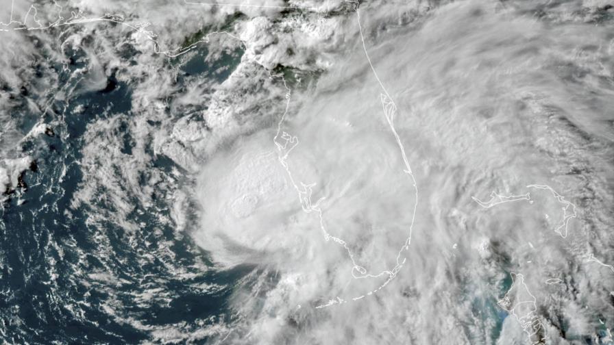 Elsa alcanza fuerza de huracán mientras azota Florida