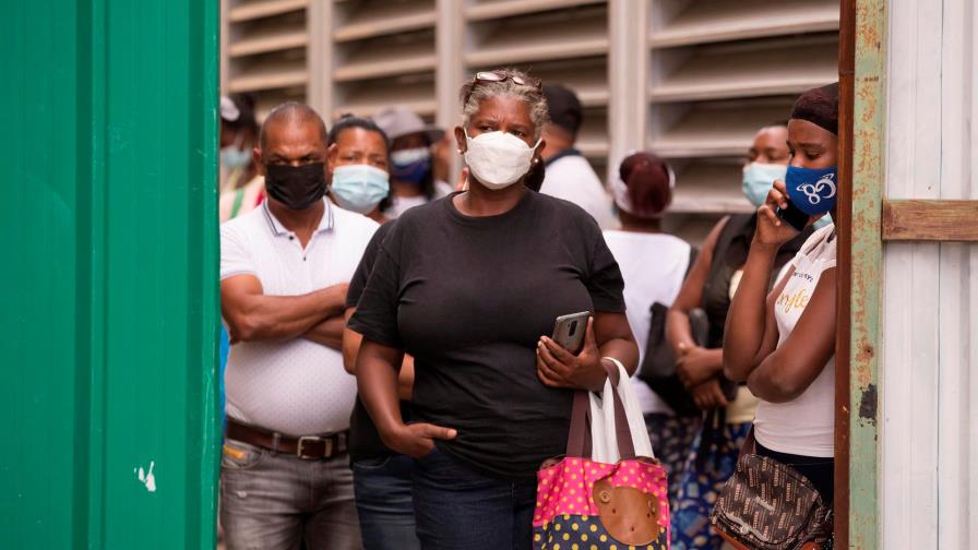 Casos de COVID-19 no dan tregua en República Dominicana pese a endurecimiento de medidas restrictivas Casos de COVID-19 no dan tregua en República Dominicana pese a endurecimiento de medidas restrictivas