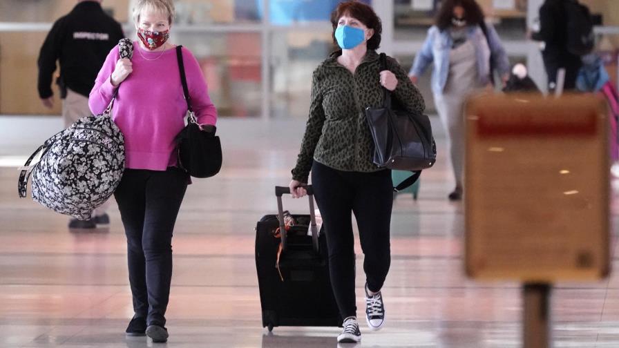 Texas suspende orden de portar mascarilla en público