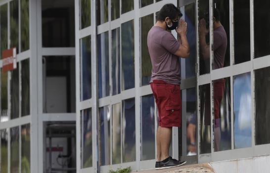 Brasil: hospitales colapsan sin un plan nacional para virus