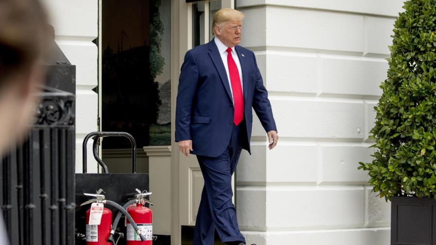 Asesor de Trump dimite antes de audiencia de juicio político