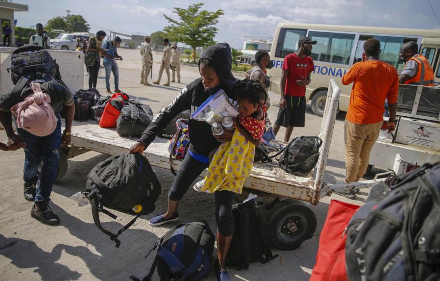 Haitianos deportados desde EE.UU. reinician vidas en un país que no reconocen