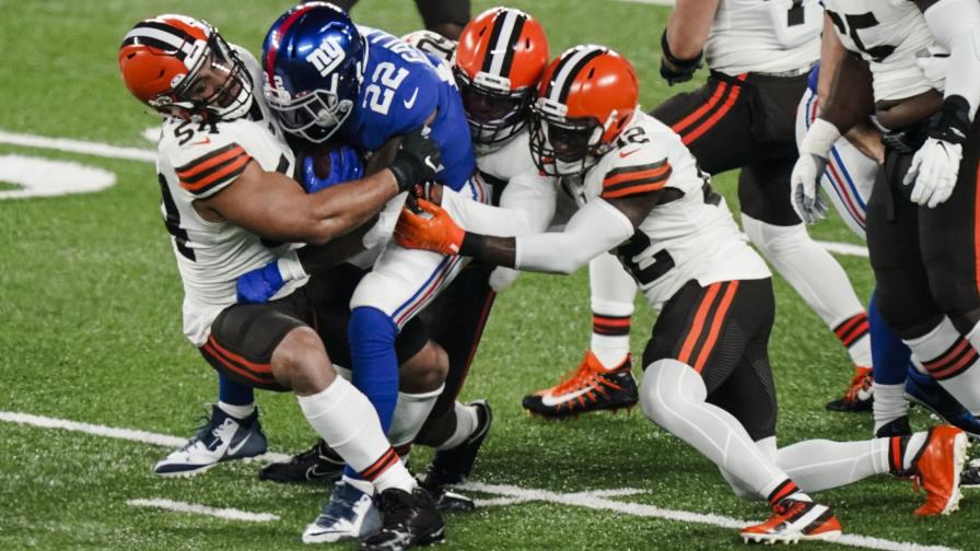 Ejecutiva de Browns será coach de receptores ante Steelers Ejecutiva de Browns será coach de receptores ante Steelers