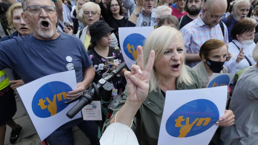 Polonia: partido gobernante pierde mayoría por ley de prensa