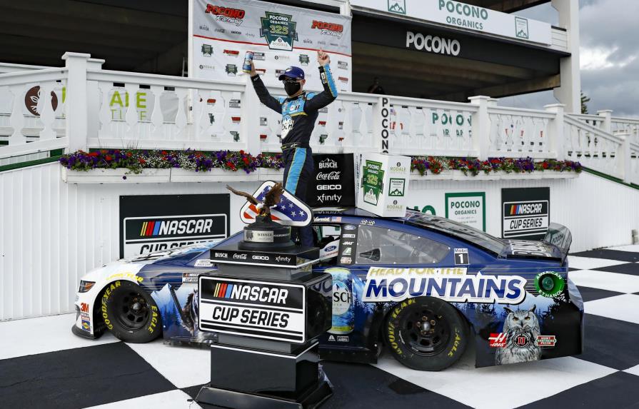 Kevin Harvick gana una carrera de la NASCAR en Pocono