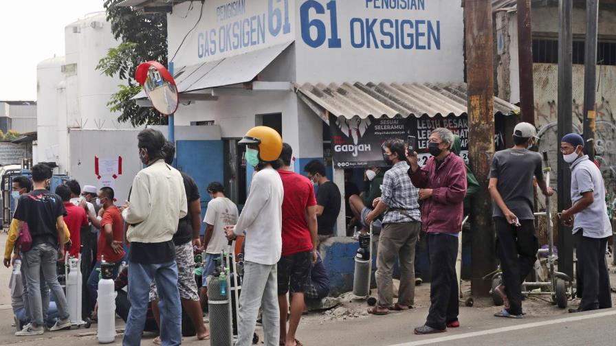 Indonesia sufre escasez de oxígeno en medio de la pandemia