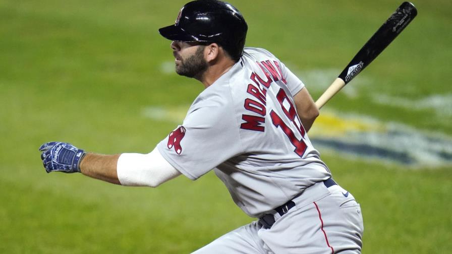 Padres obtienen a Moreland en canje con Medias Rojas