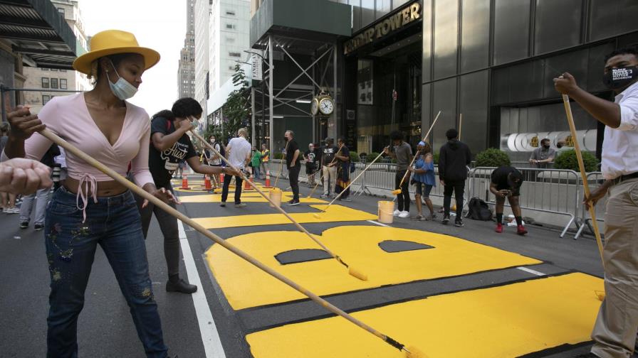 NY: Alcalde pinta Black Lives Matter frente a Torre Trump