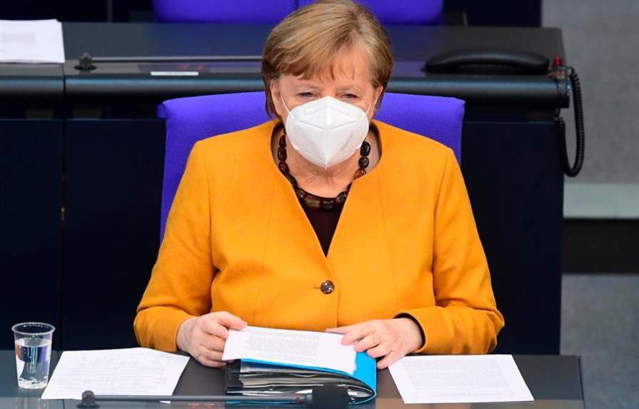 Merkel anula el “parón” alemán para Semana Santa y dice que fue “error” suyo