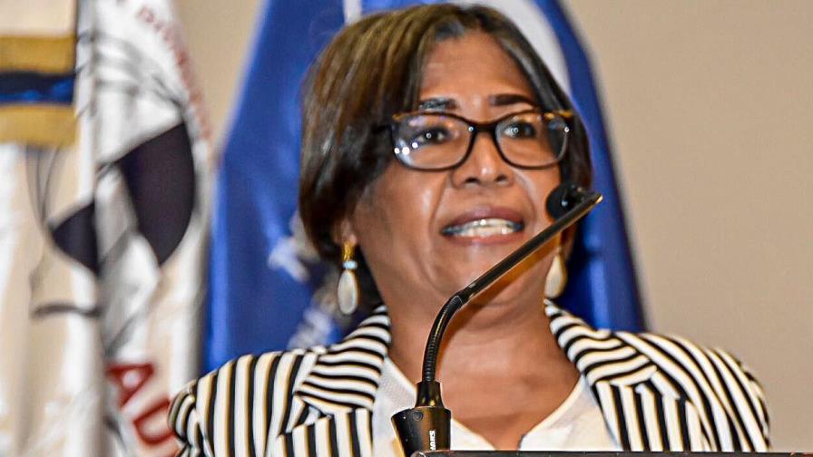 Contratación de docentes de excelencia genera diversas opiniones Contratación de docentes de excelencia genera diversas opiniones