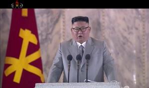 Norcorea exhibe nuevo arsenal durante desfile militar