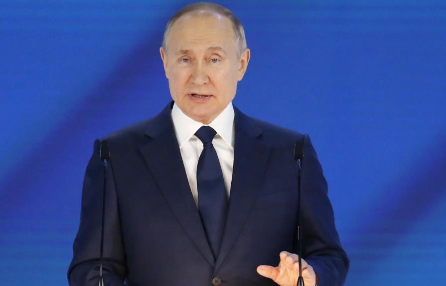 Putin elogia las vacunas de Rusia en su discurso a la nación