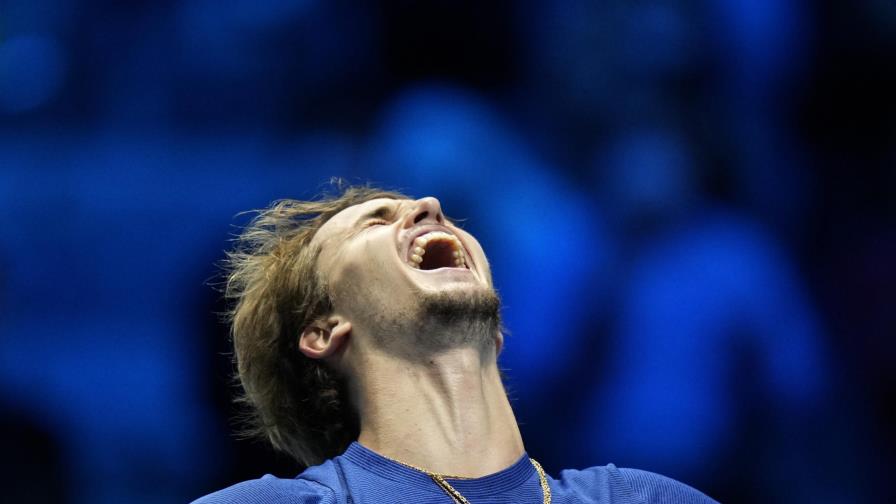 Zverev doma a Medvedev y se corona en la Copa Masters