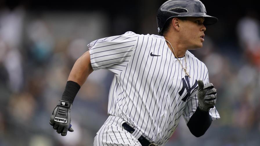 Jonrón de Urshela ayuda a Yanquis a vencer 7-5 a Atléticos