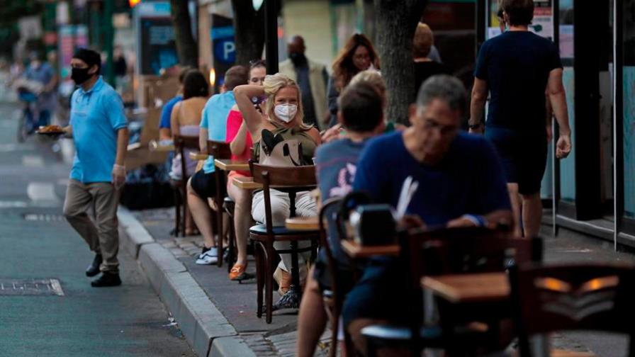 Nueva York se plantea retrasar la reapertura del interior de los restaurantes