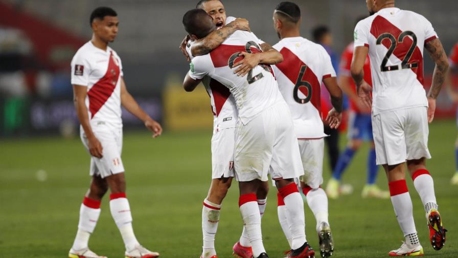 Perú mantiene el anhelo; Chile se desploma Perú mantiene el anhelo; Chile se desploma