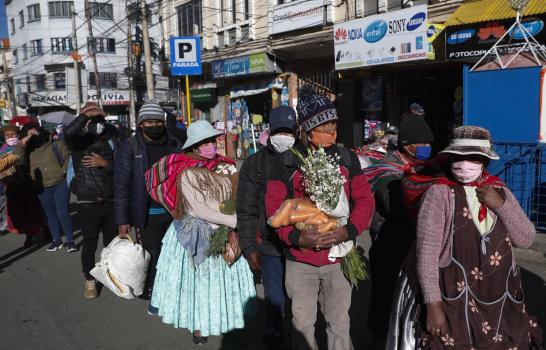 Argentina estrecha medidas en barrio pobre ante contagios