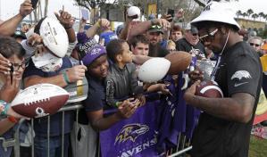 Largas filas en Pro Bowl, por fotos y autógrafos de Lamar Jackson
