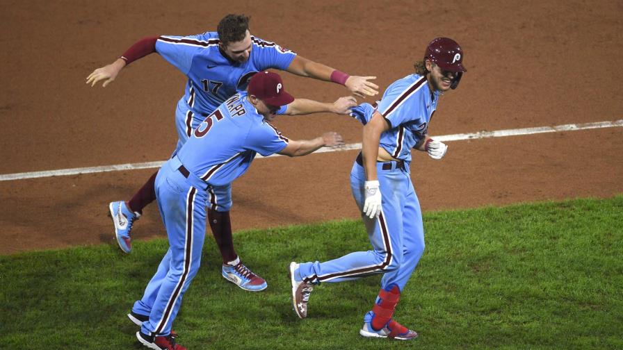 Filis vencen a Nacionales en 10 innings y completan barrida