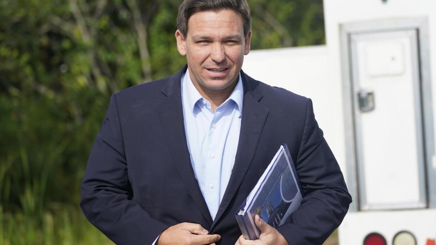 Florida bate récord de COVID-19, pero el gobernador no cede