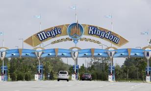 Disney reporta caída de ingresos de 42% en trimestre