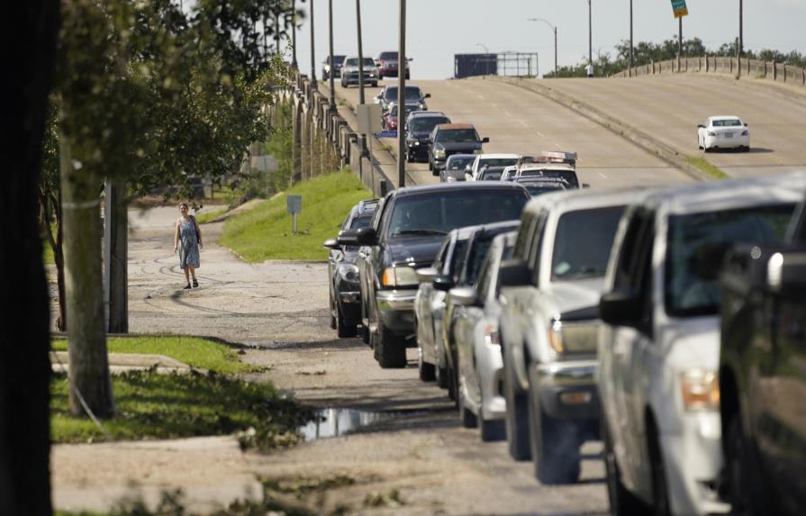 Miles padecen el calor de Luisiana sin electricidad ni agua