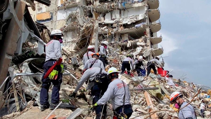 Misión de rescate en condominio de Miami se ha vuelto peligrosa