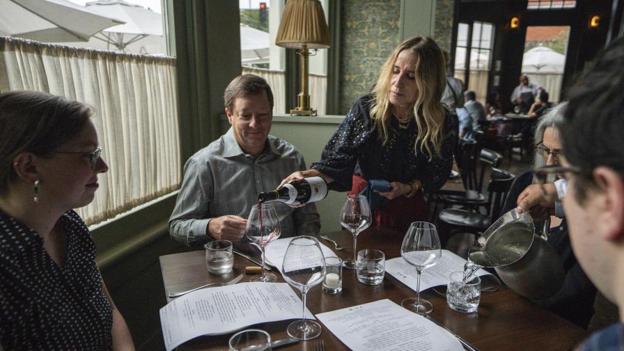 Restaurantes de California no consiguen empleados Restaurantes de California no consiguen empleados