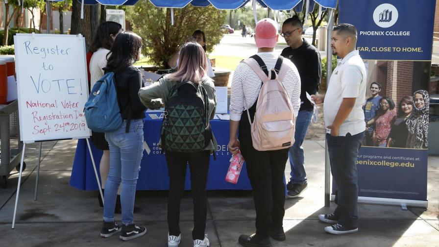 Para atraer a hispanos, demócratas deben ampliar esfuerzos
