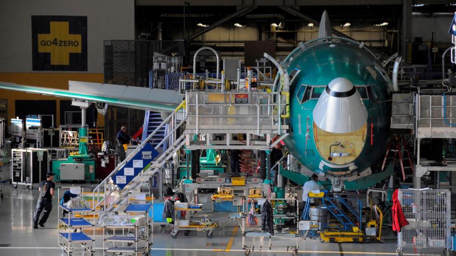 Boeing anuncia que reanudó producción de su cuestionado 737 MAX
