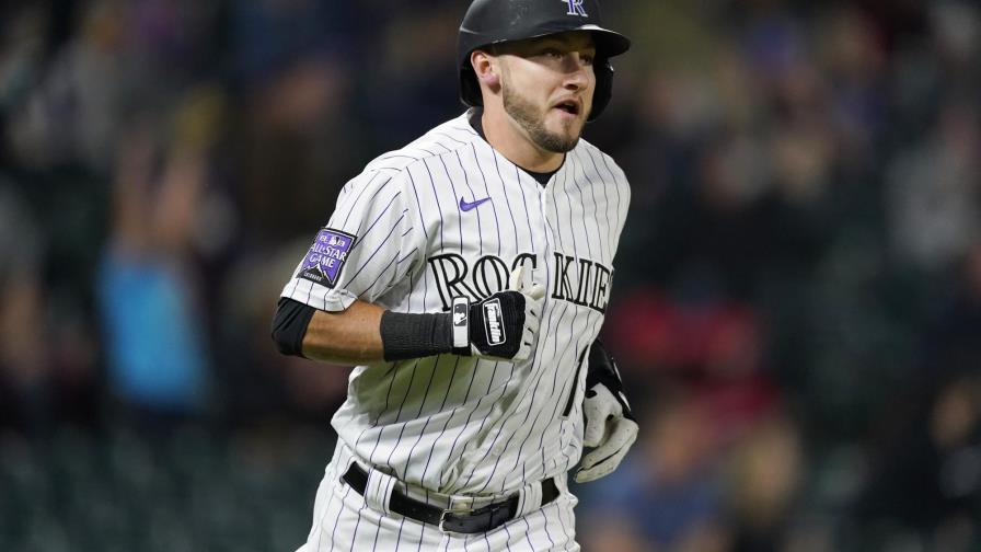 Hampson aporta jonrón y triple en triunfo de Rockies