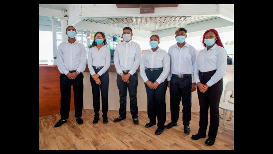 Programa “Oportunidad 14-24” inserta primer grupo de jóvenes al mercado laboral