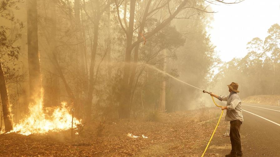 Australia llama a 3.000 reservistas por peligro de incendios
