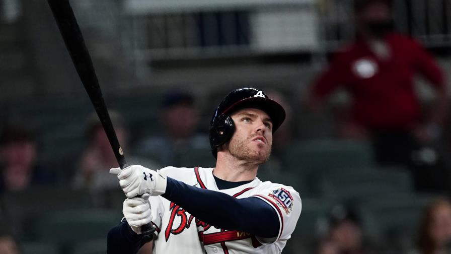 Freeman guía a los Bravos a triunfo sobre Cachorros