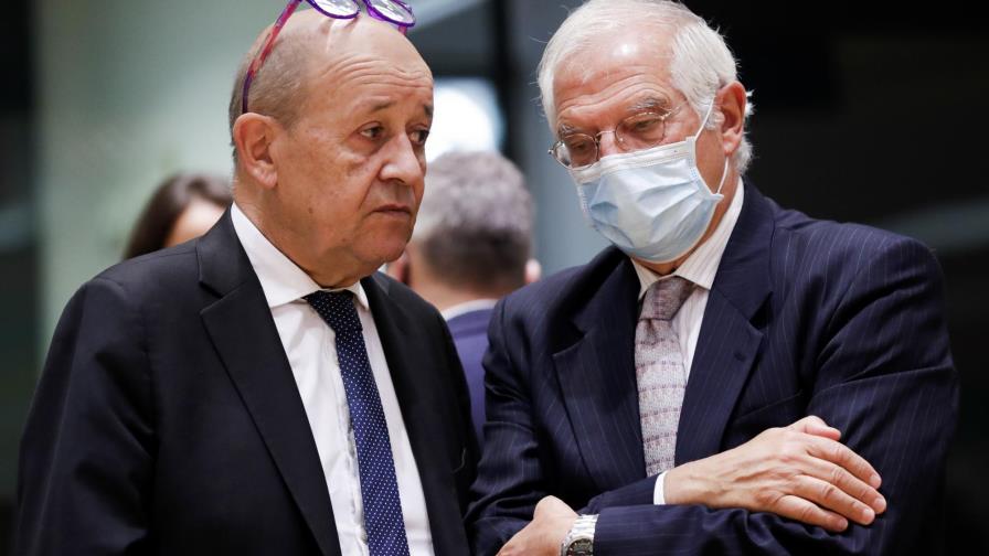 La UE estudia sancionar a Bielorrusia, recibe a opositora