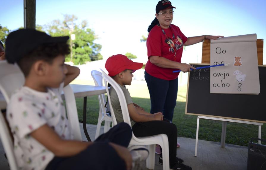 Puerto Rico se alista a reabrir escuelas luego de un año