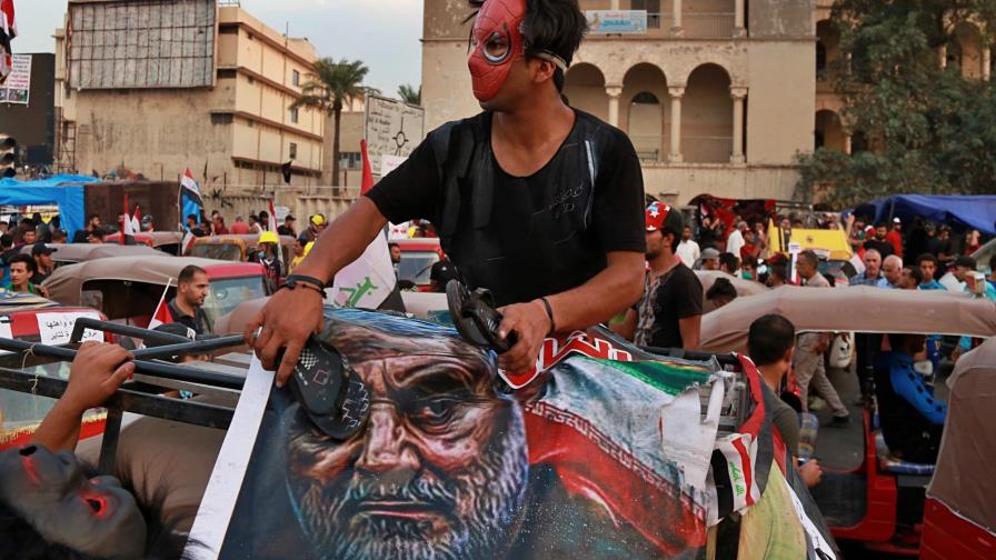 Vuelven las protestas con zapatos a Irak, ahora contra Irán Vuelven las protestas con zapatos a Irak, ahora contra Irán