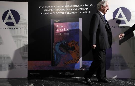 En “Tiempos recios”, Vargas Llosa “miente” con la historia