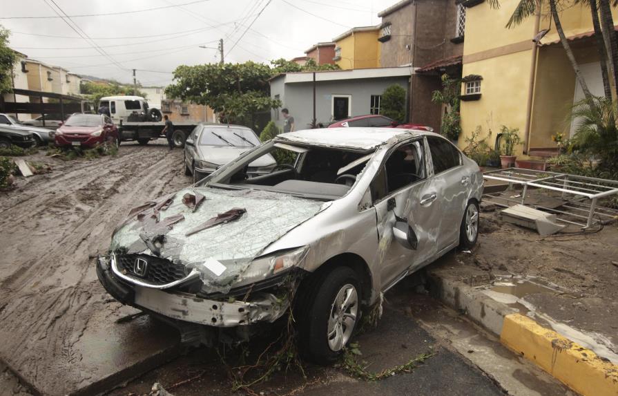 Lluvias dejan 15 muertos y siete desaparecidos en El Salvador