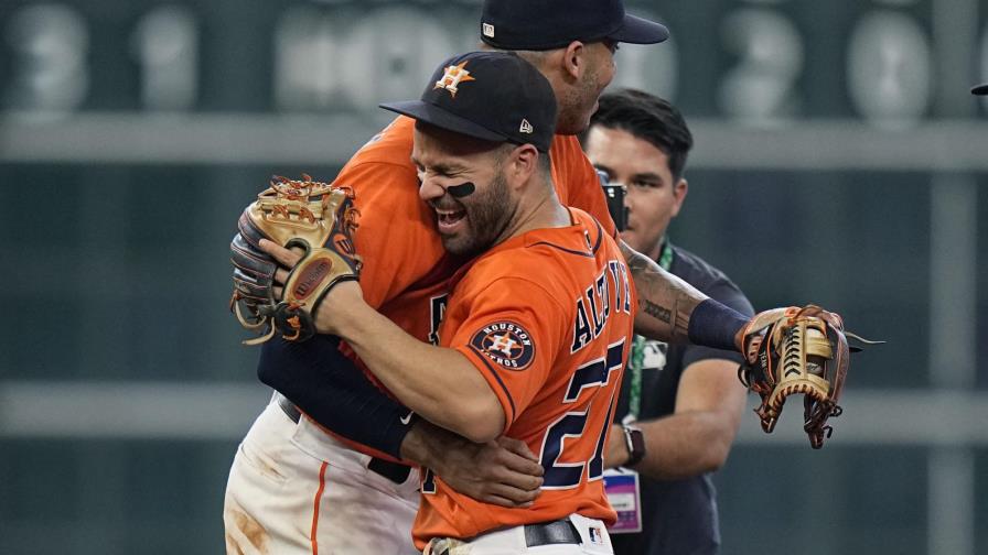 Correa y Álvarez amplían la ventaja de Astros