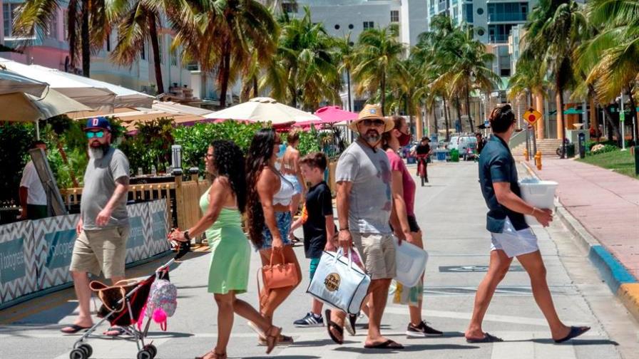 Desde hoy multas de hasta 500 dólares por no llevar mascarilla en Miami