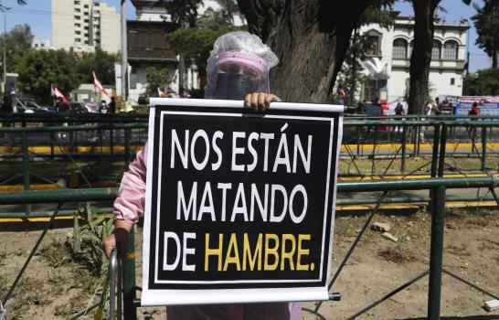 Peruanos salen en masa tras finalizar cuarentena de un mes