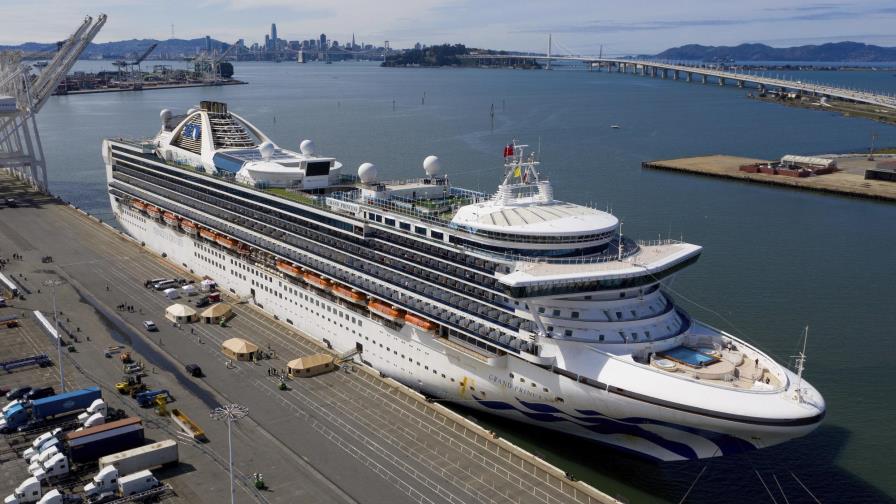 Pasajeros de crucero infectado desembarcan en California Pasajeros de crucero infectado desembarcan en California