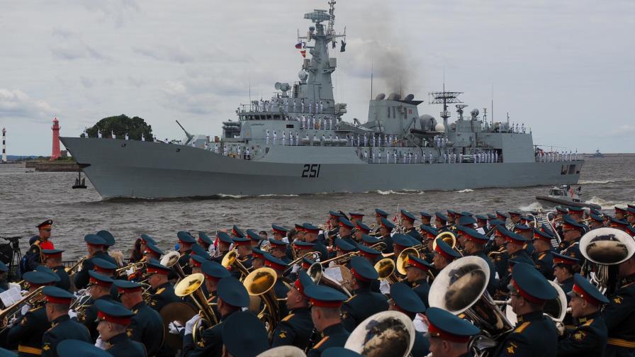 Rusia conmemora el 325to aniversario de su Armada
