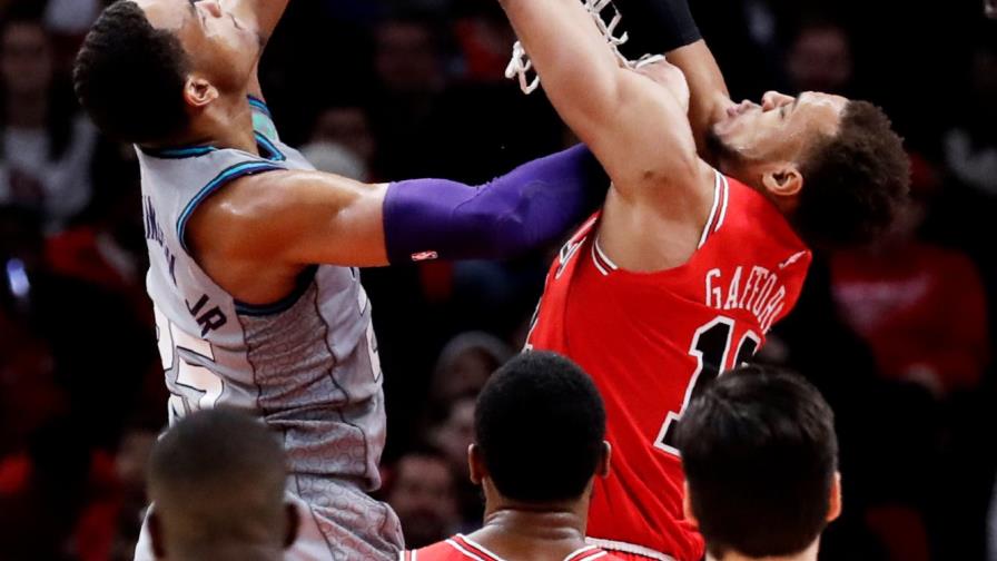 En partido lento, Hornets derrota 83-73 a Bulls