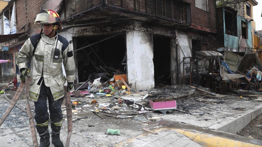 Perú: dos muertos y 50 heridos por explosión de cisterna